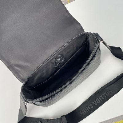 本人只做专柜品质，原单货。招代理，识货请加男表包13690322266或者包包13709663586分享更多LV、gucci、巴宝莉、爱马仕、普拉达、阿玛尼、香奈儿、范思哲、纪梵希、巴利、mcm、菲拉格慕、miumiu等品牌包包、钱包、衣服、眼镜、皮带手表、围巾丝巾资讯