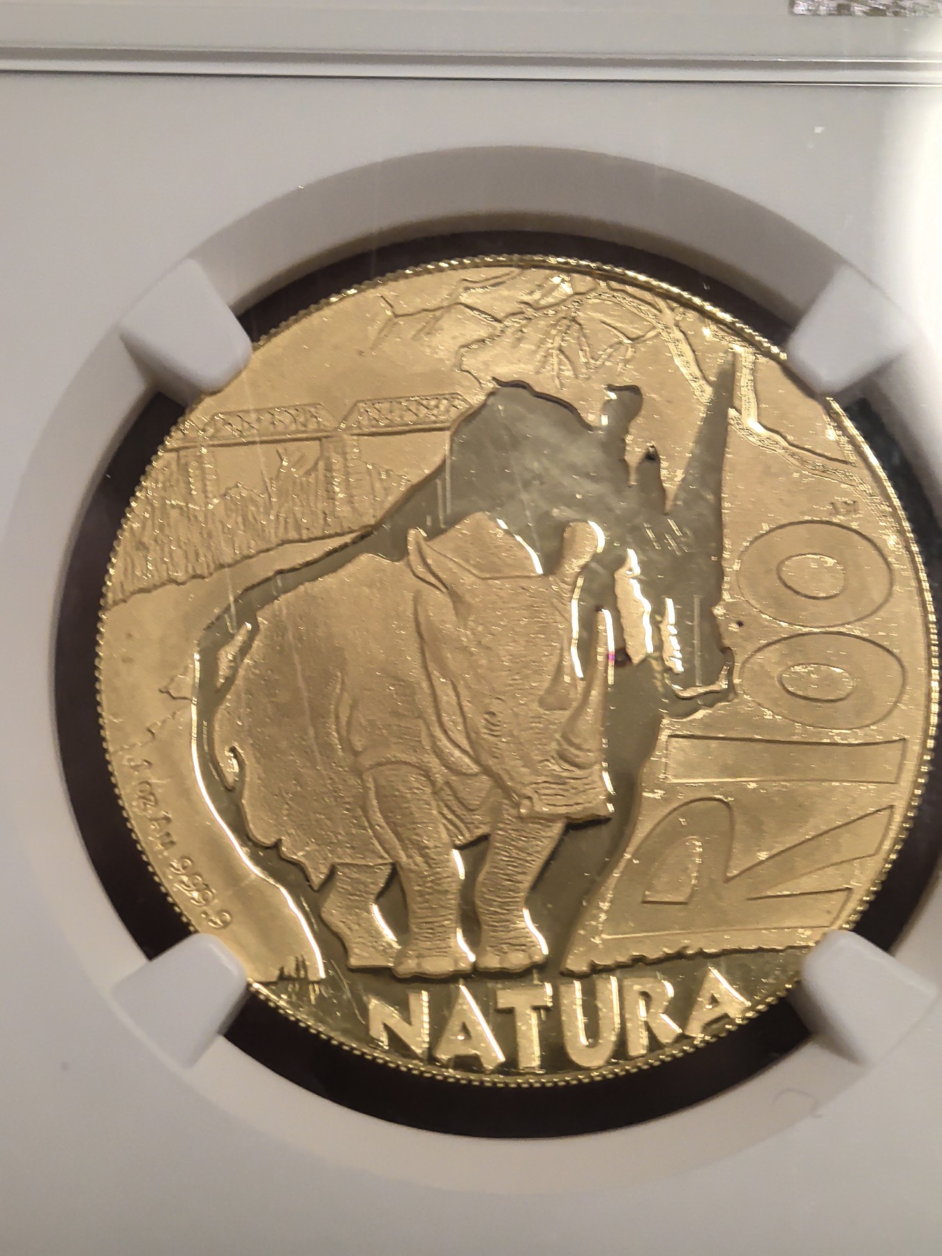 收到了传说中的月下犀牛金币，虽然不是特别版本，但还是很漂亮