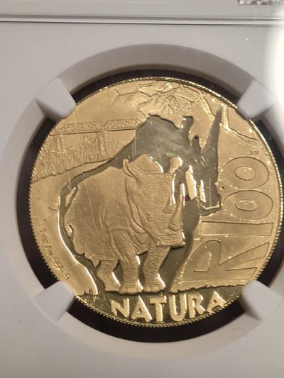 收到了传说中的月下犀牛金币，虽然不是特别版本，但还是很漂亮