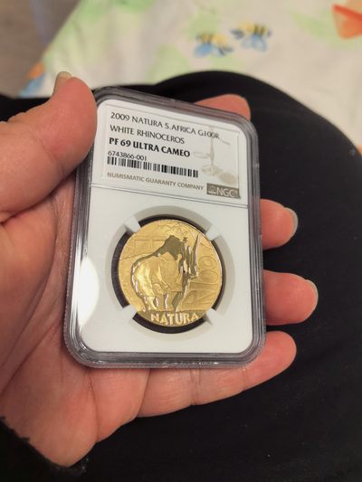 收到了传说中的月下犀牛金币，虽然不是特别版本，但还是很漂亮