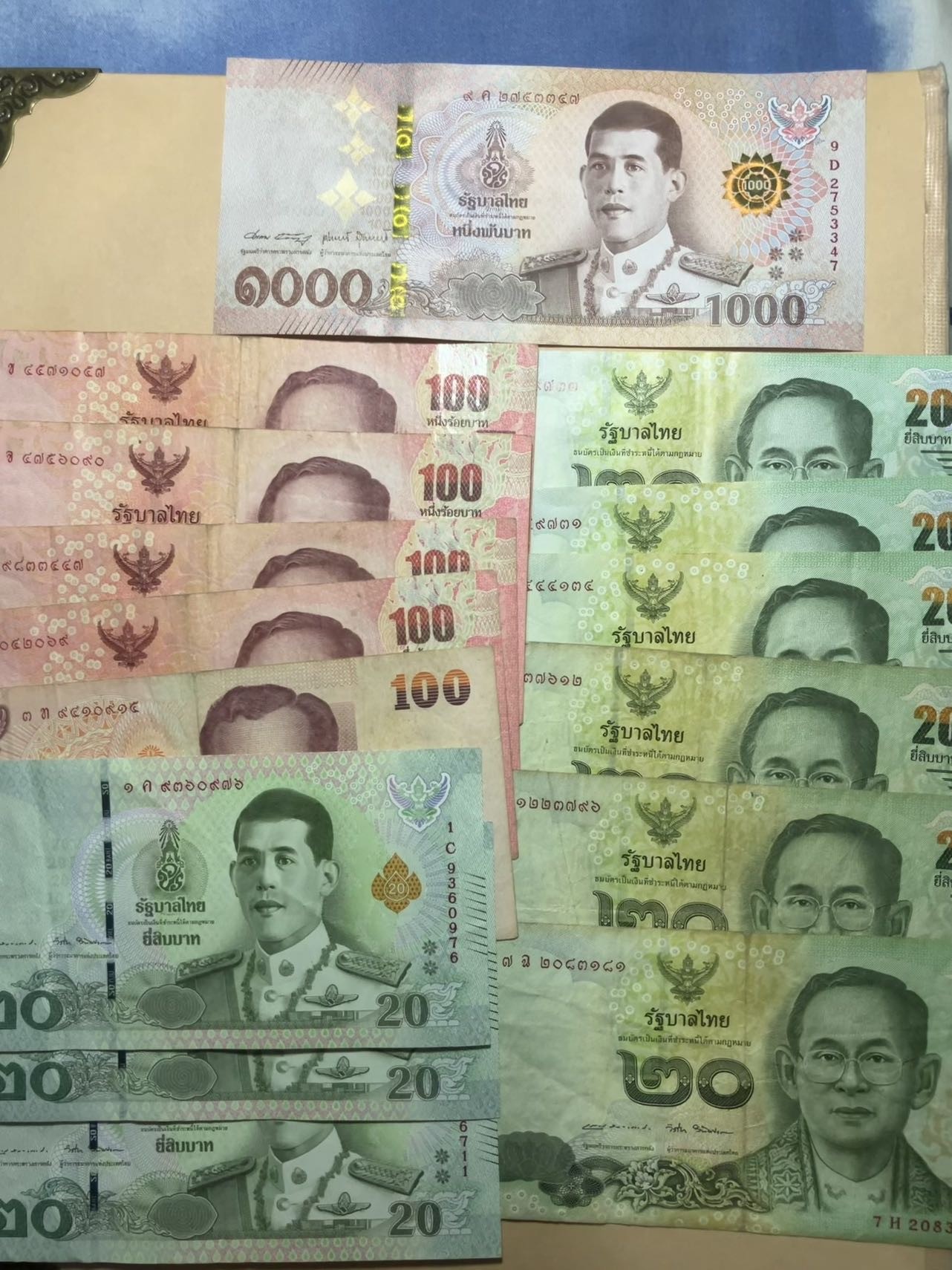 外币挺多还有纪念钞