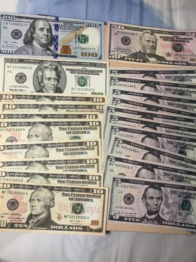 外币挺多还有纪念钞