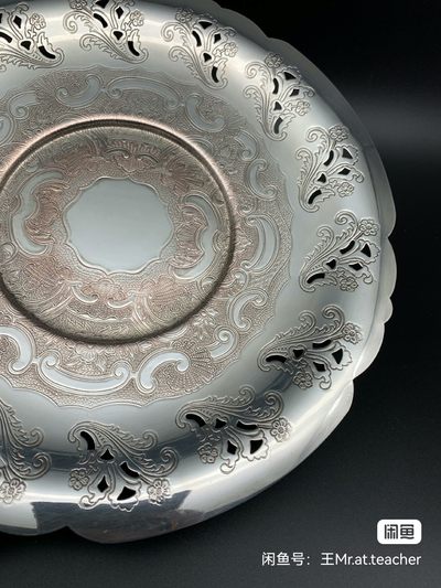 加拿大带回，19世纪，伯爵贵族铜镀银盘，有轻微露铜痕迹。直径23.5cm