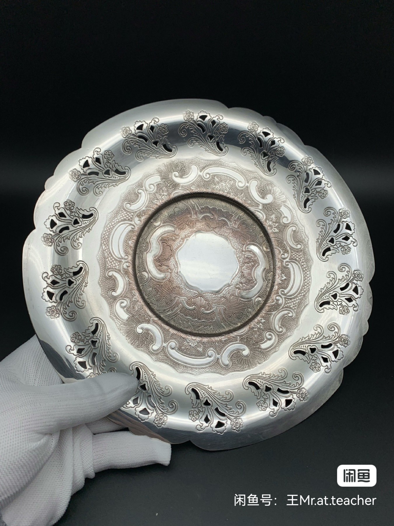 加拿大带回，19世纪，伯爵贵族铜镀银盘，有轻微露铜痕迹。直径23.5cm