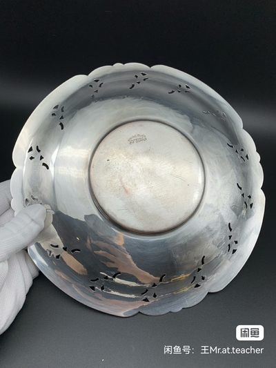 加拿大带回，19世纪，伯爵贵族铜镀银盘，有轻微露铜痕迹。直径23.5cm