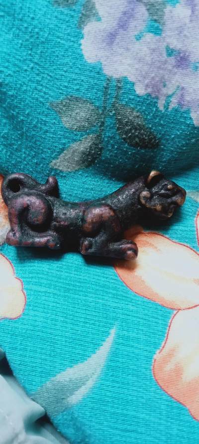 懂行的人一眼就看得出来真假 ，在我家好几代人了 反正传下来很多年了 ，货真有喜欢的朋友可以收藏 