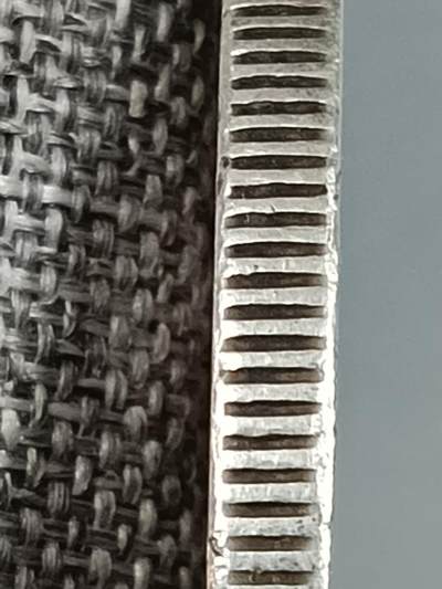 左燕尾三年袁大头