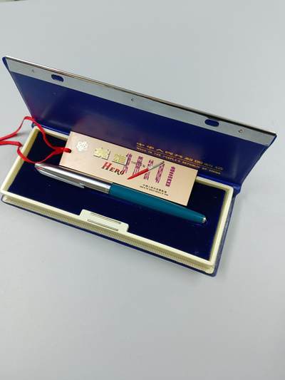 【82年英雄100金笔 】风采