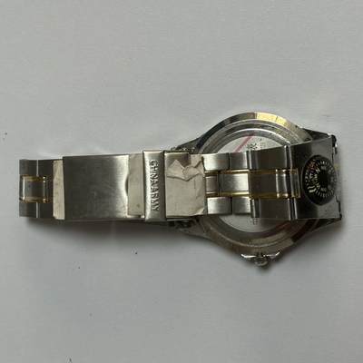 手表一只。带指南针
