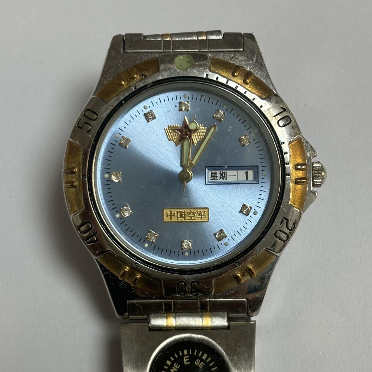 手表一只。带指南针