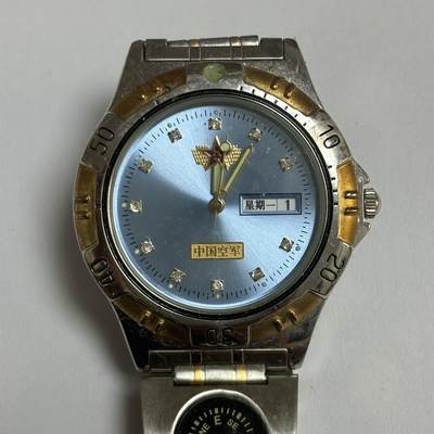 手表一只。带指南针