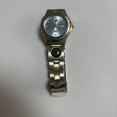 手表一只。带指南针