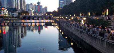 大热天凑热闹