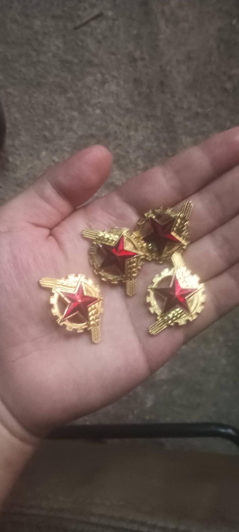 现出四个87文职领花（二手）