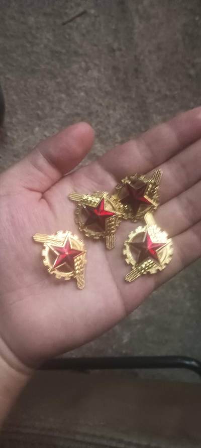 现出四个87文职领花（二手）