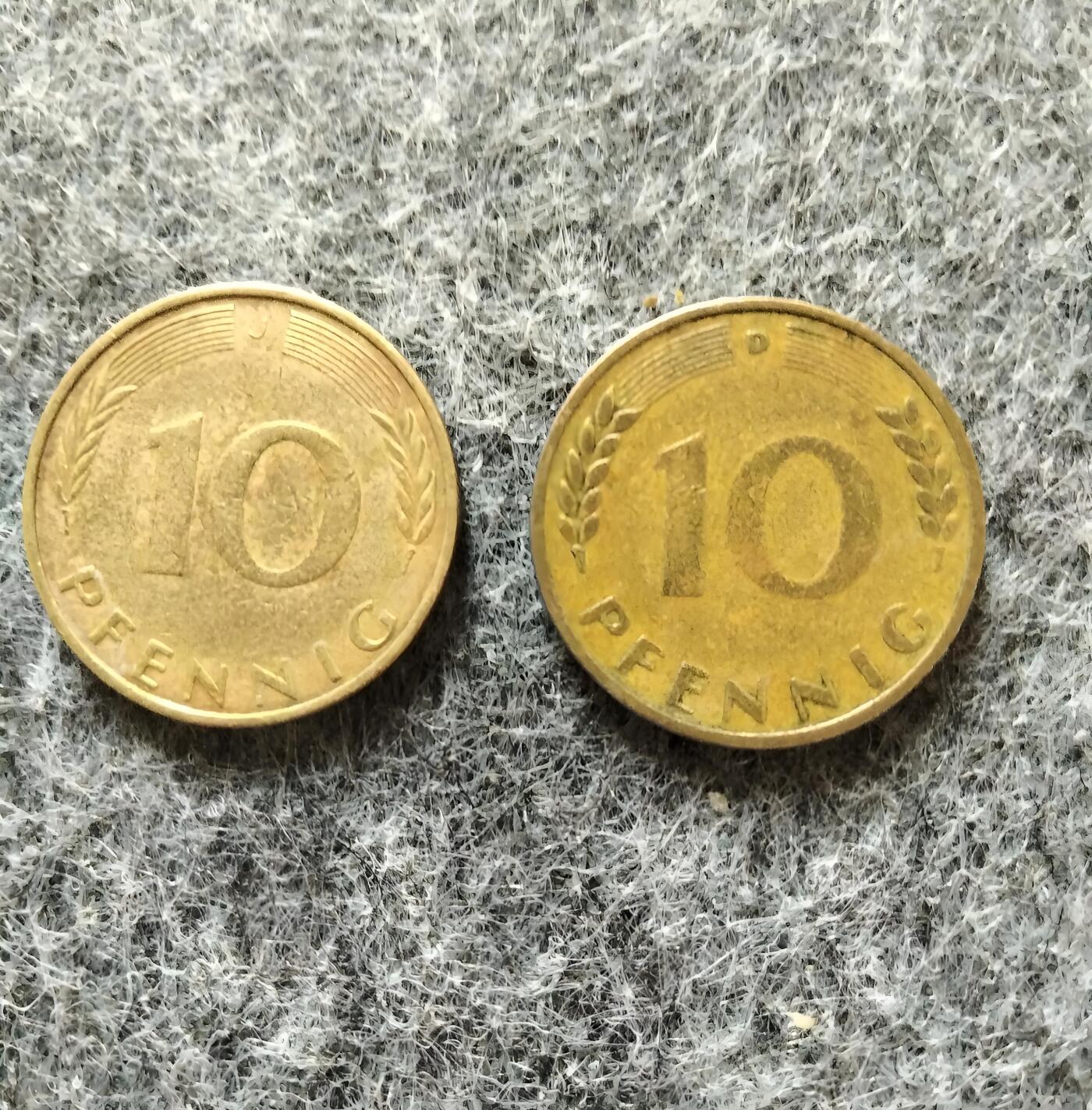 （西德1949–1990）
1949年开国辅币10芬尼一枚   
1972年10芬尼一枚