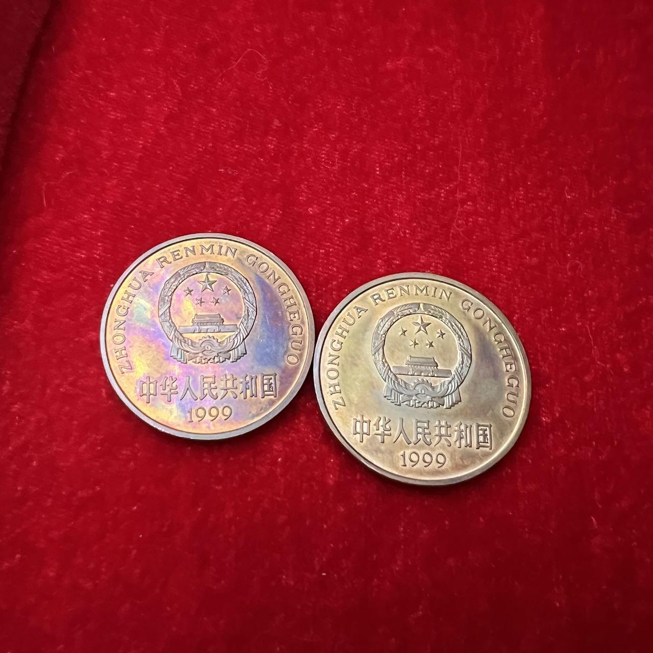 1999年中国珍稀野生动物/中华鲟，金斑啄凤蝶纪念币