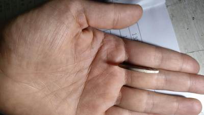 今天收到一枚非常漂亮的长城80年纪念币