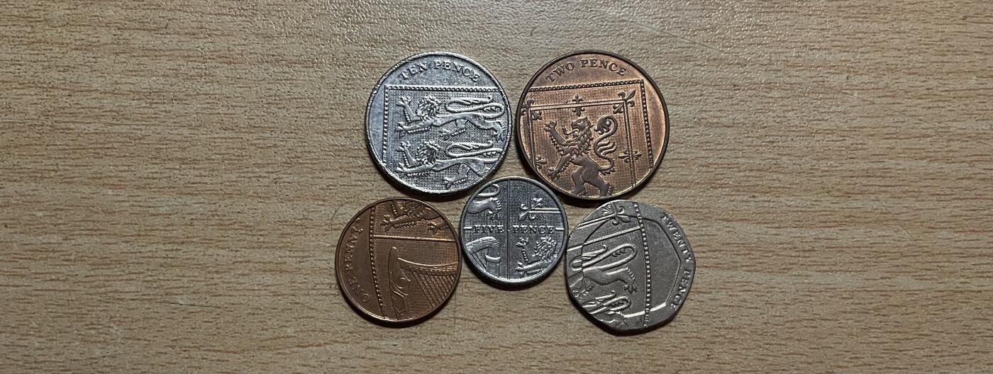 英国老年女王盾牌硬币