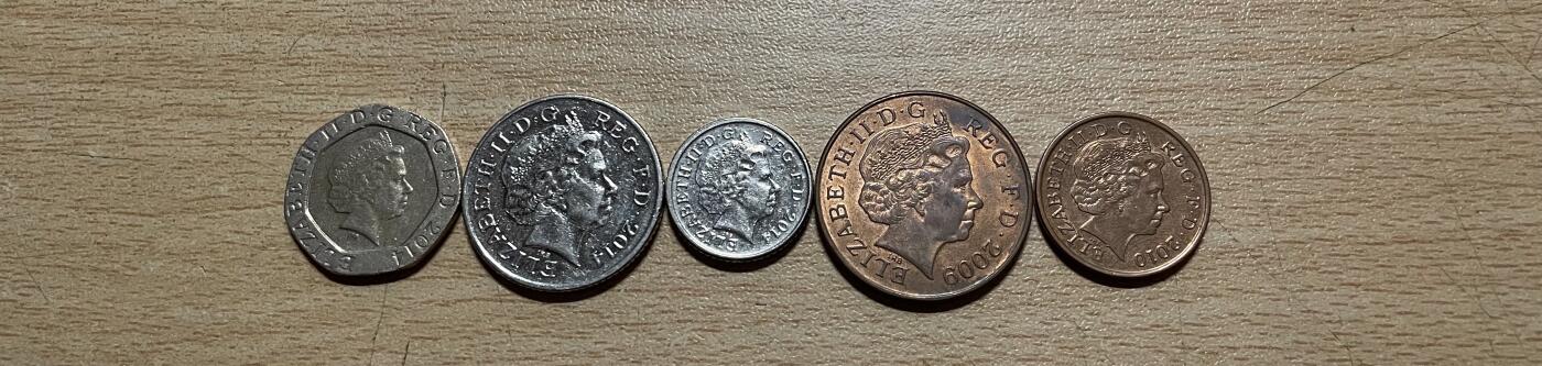 英国老年女王盾牌硬币