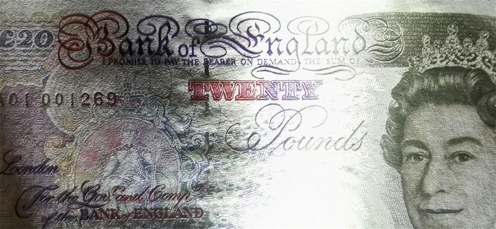 英镑出色的设计风格和精湛的人物形象塑造