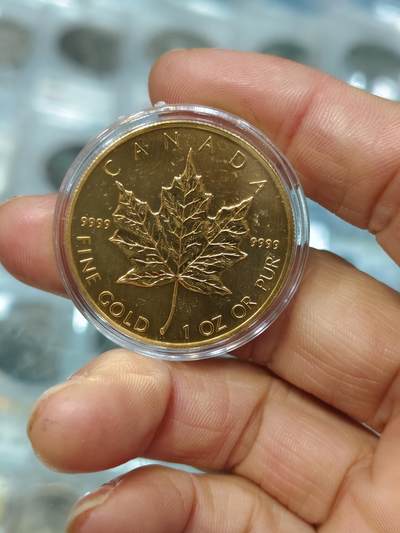 1990年枫叶金币一盎司卖19750元。