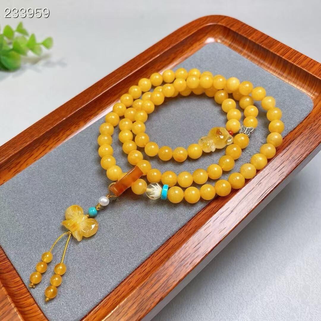 天然鸡油黄蜜蜡三圈手链，品质完美，时尚唯美，重16.6克，规格6.7 mm左右，