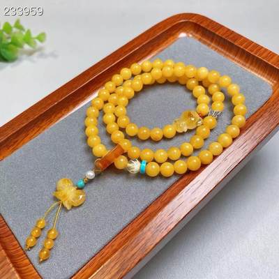 天然鸡油黄蜜蜡三圈手链，品质完美，时尚唯美，重16.6克，规格6.7 mm左右，