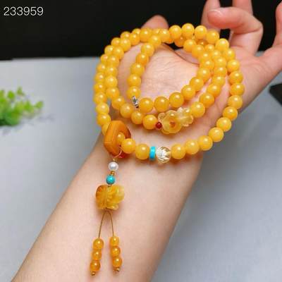 天然鸡油黄蜜蜡三圈手链，品质完美，时尚唯美，重16.6克，规格6.7 mm左右，