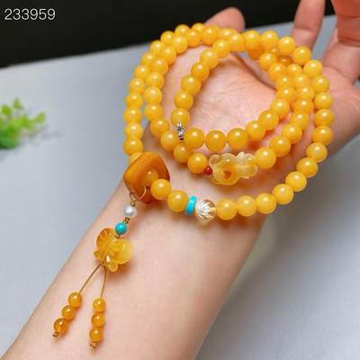 天然鸡油黄蜜蜡三圈手链，品质完美，时尚唯美，重16.6克，规格6.7 mm左右，