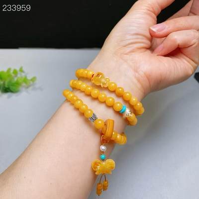 天然鸡油黄蜜蜡三圈手链，品质完美，时尚唯美，重16.6克，规格6.7 mm左右，