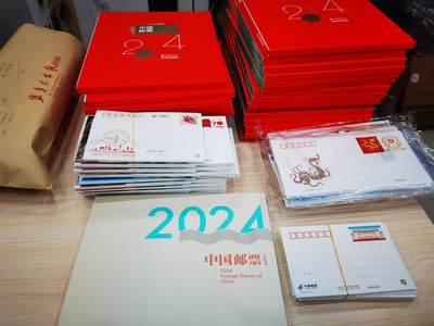 今天到集邮公司去领取预定的 2024 年邮册，听说今年的年册又贬值了！
       我集邮己经四十年了，现在都不好意思告诉朋友：我是一名集邮爱好者。
怕被人家笑我太傻！