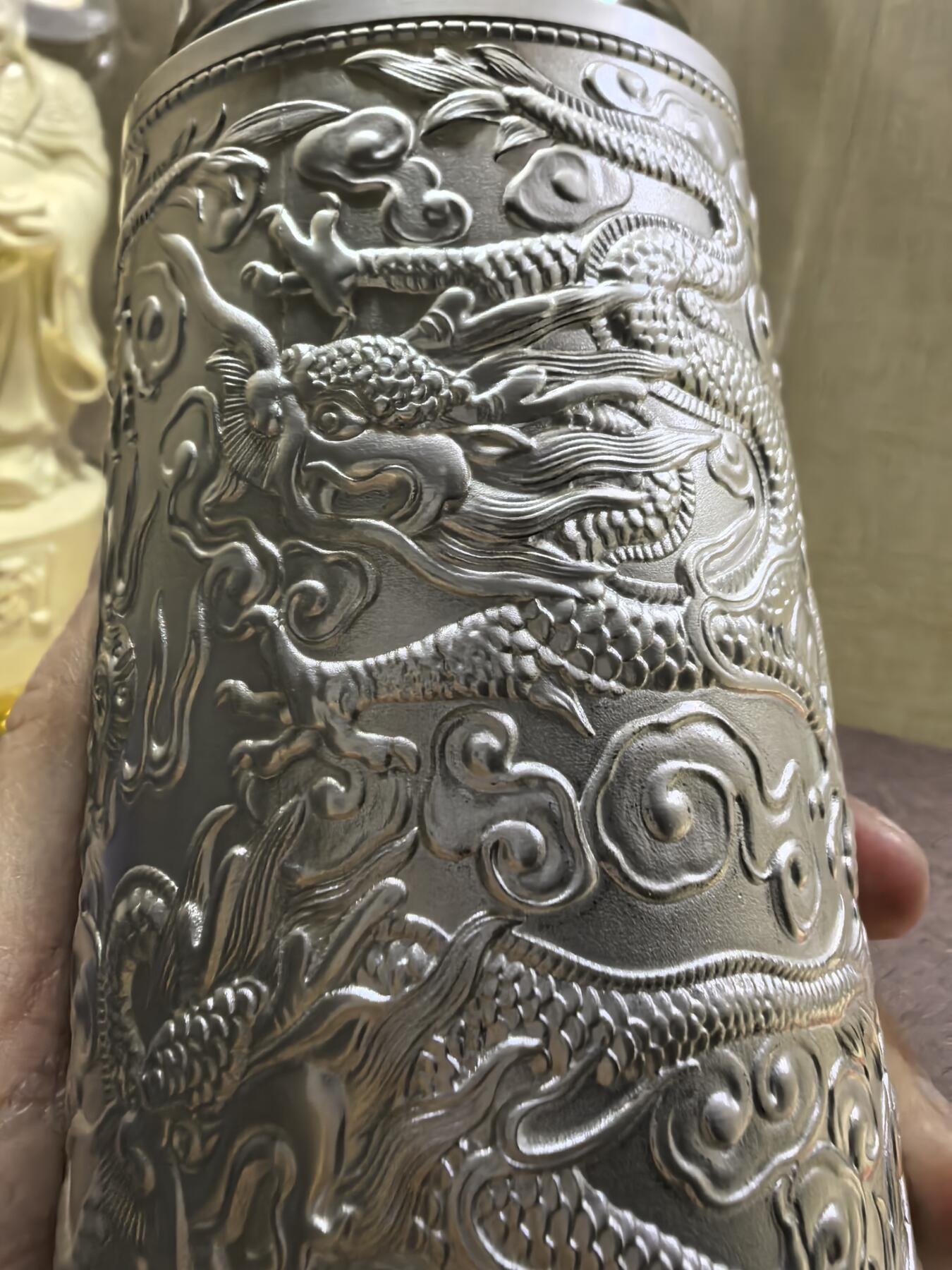 手工簪刻九龙戏珠足银保健杯全新未使用尺寸:18.2*6.6cm克重:545.8g
