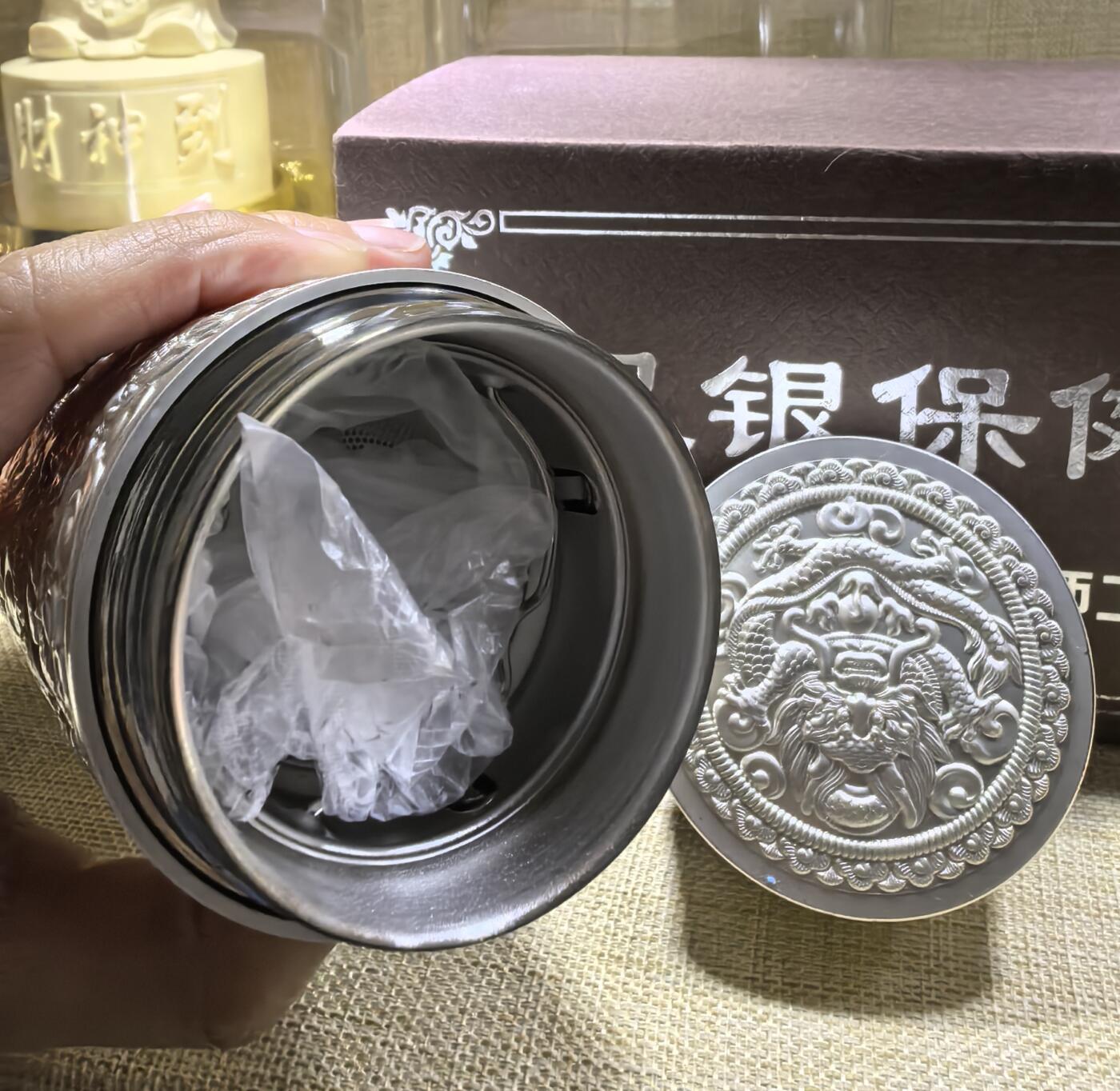 手工簪刻九龙戏珠足银保健杯全新未使用尺寸:18.2*6.6cm克重:545.8g