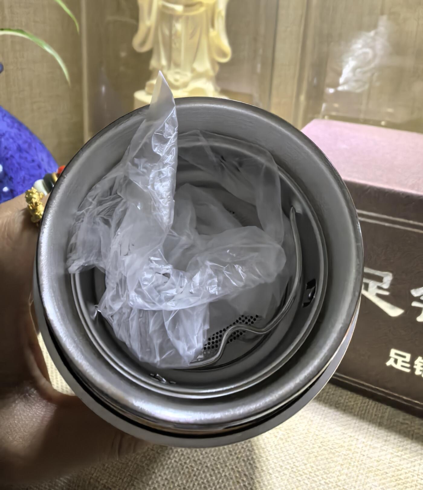 手工簪刻九龙戏珠足银保健杯全新未使用尺寸:18.2*6.6cm克重:545.8g