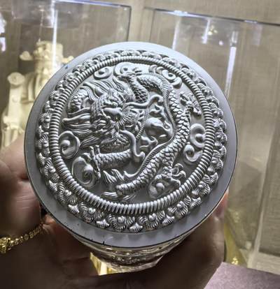 手工簪刻九龙戏珠足银保健杯全新未使用尺寸:18.2*6.6cm克重:545.8g