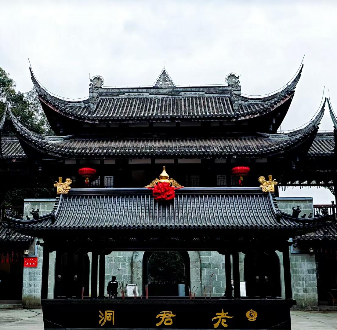 闪现青城山