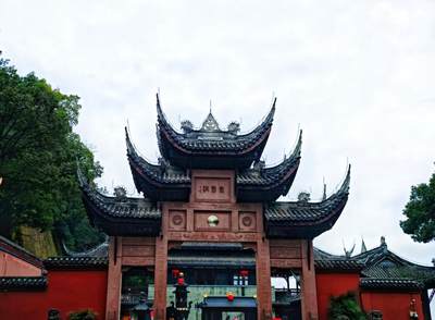 闪现青城山