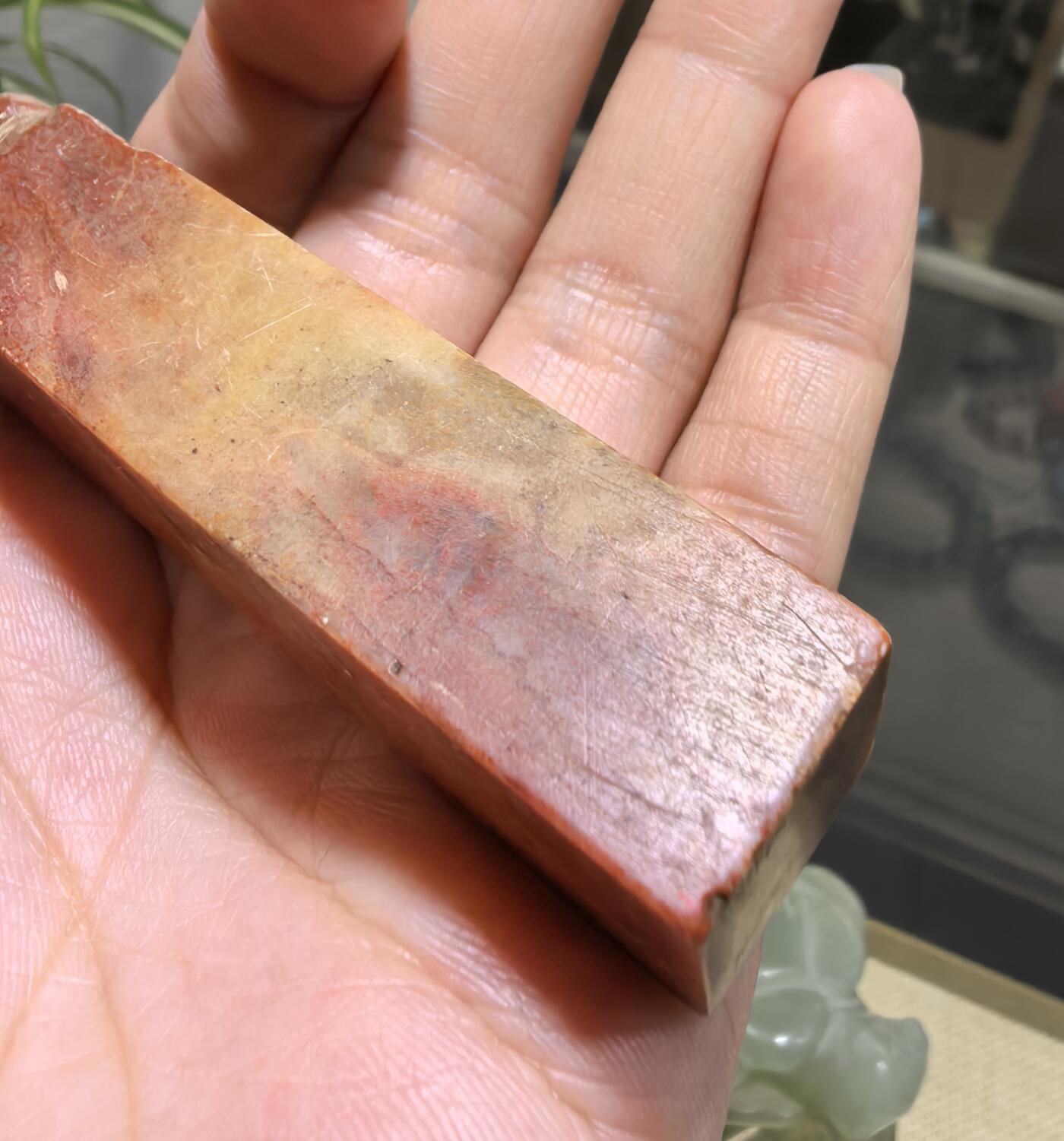 旧藏寿山石印章，品相如图所示，尺寸:7.4*1.6cm