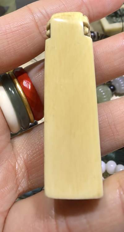 旧藏印章，全品如图，可见天然交织纹，尺寸:4.4*2.6*1.3cm克重:22.8g