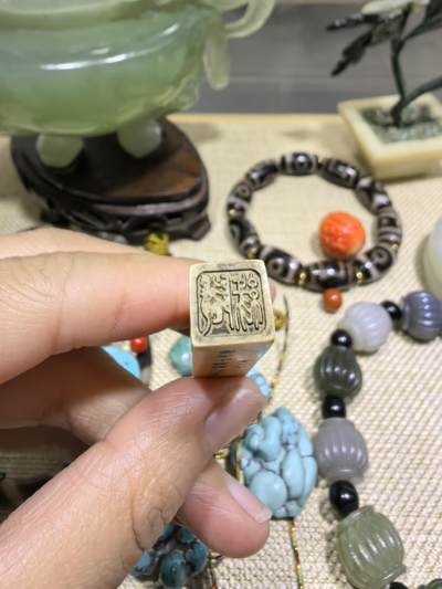 旧藏老印章全品如图，尺寸:5.2*1.0*0.9cm克重:7.7g