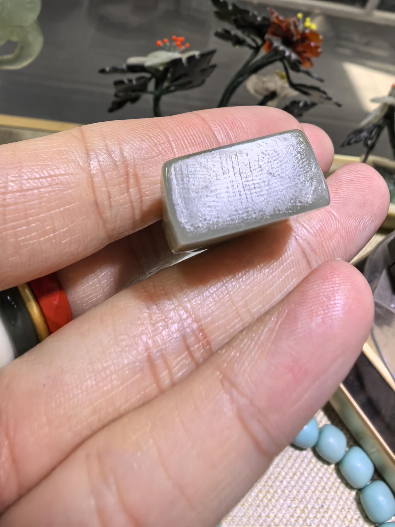 旧藏和田玉手工雕刻灵猴印章，尺寸:3.3*2.0*1.0cm克重:12.7cm