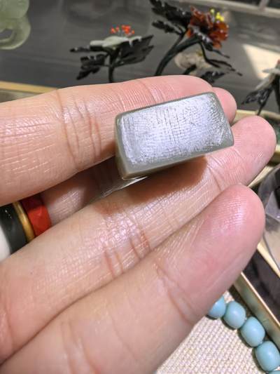 旧藏和田玉手工雕刻灵猴印章，尺寸:3.3*2.0*1.0cm克重:12.7cm