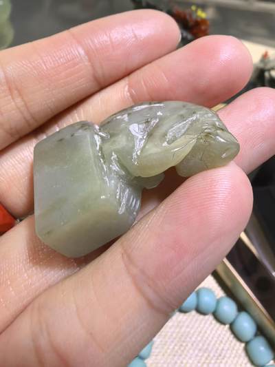 旧藏和田玉手工雕刻灵猴印章，尺寸:3.3*2.0*1.0cm克重:12.7cm