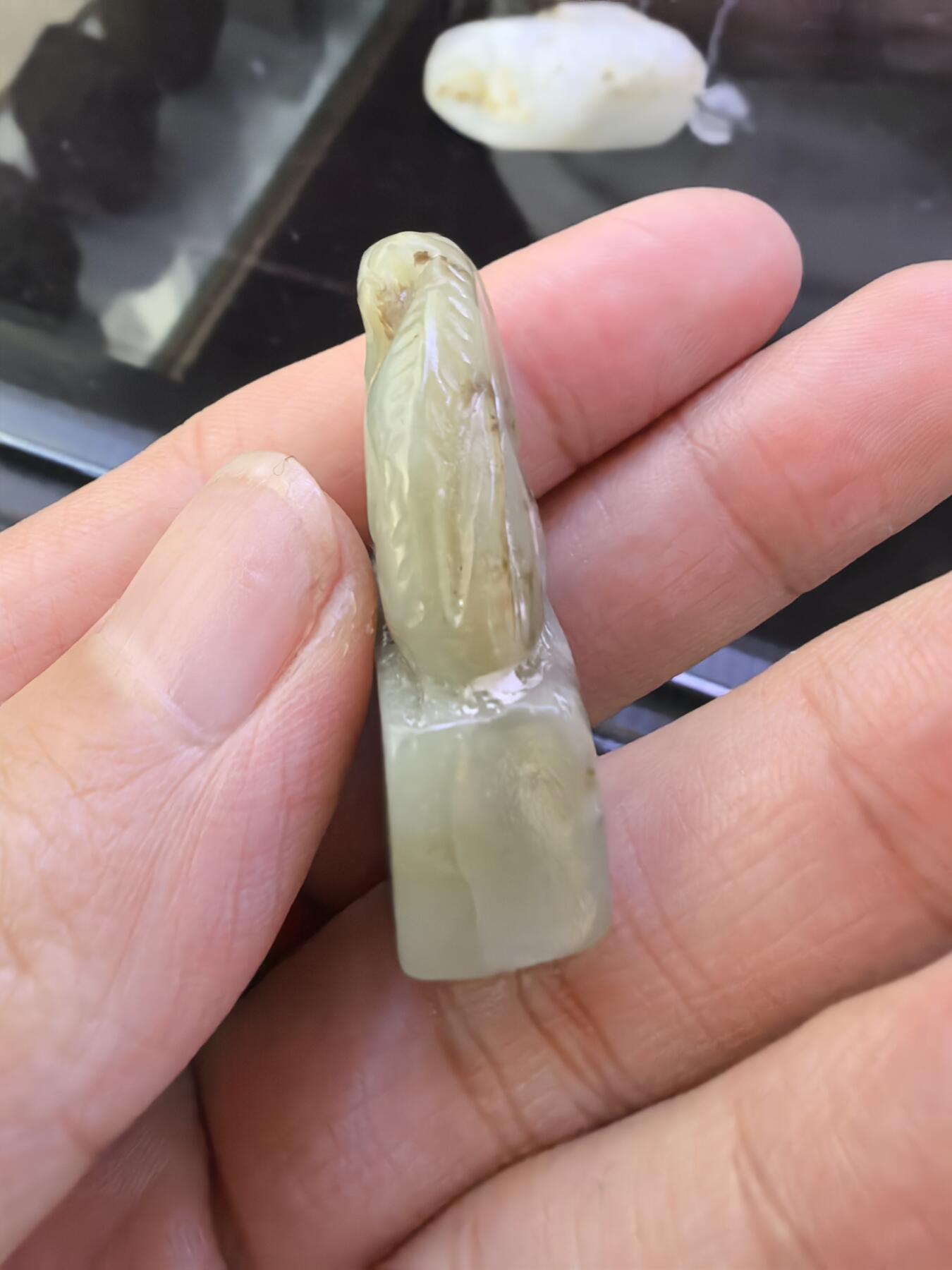 旧藏和田玉手工雕刻灵猴印章，尺寸:3.3*2.0*1.0cm克重:12.7cm