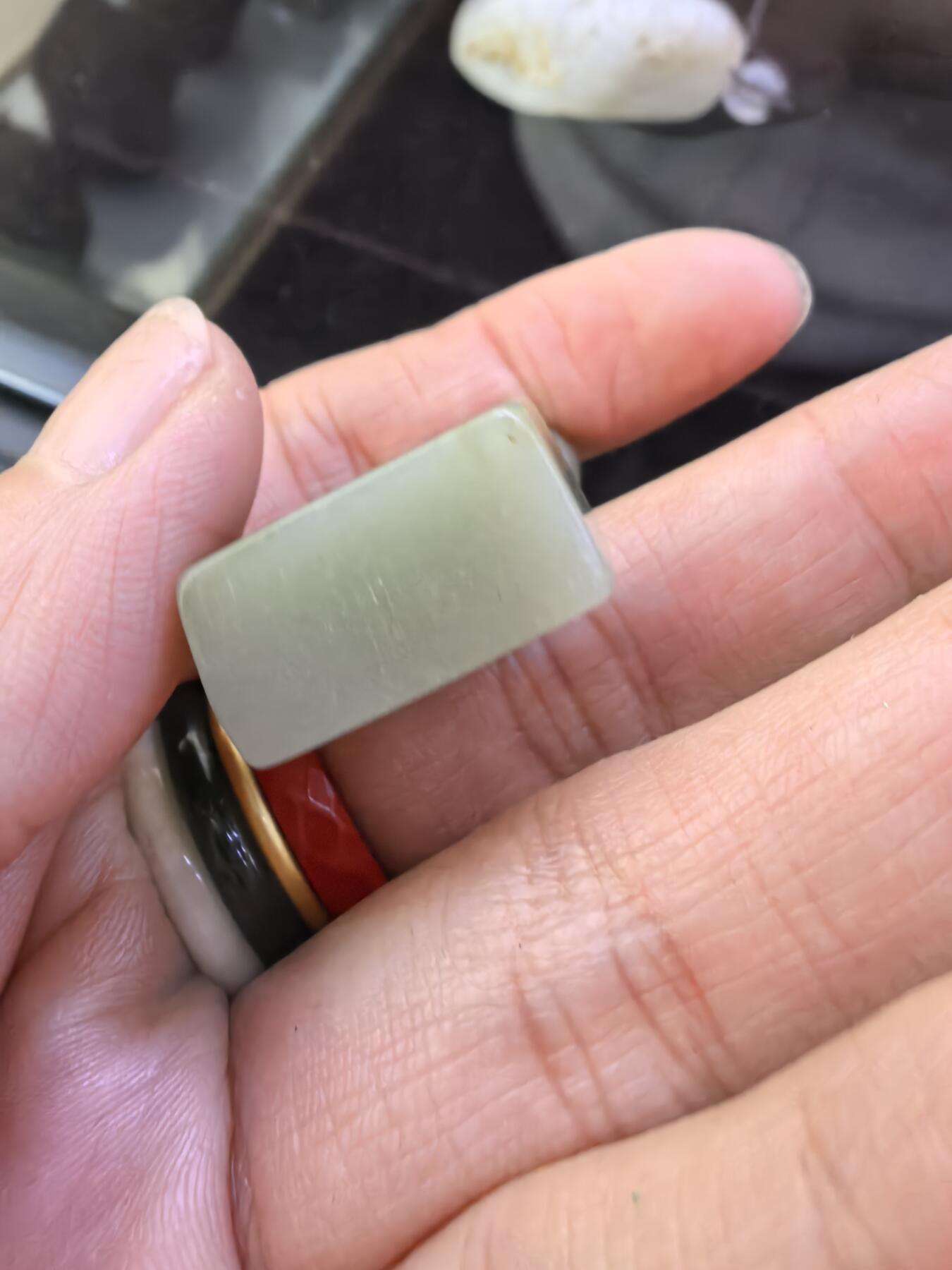 旧藏和田玉手工雕刻灵猴印章，尺寸:3.3*2.0*1.0cm克重:12.7cm