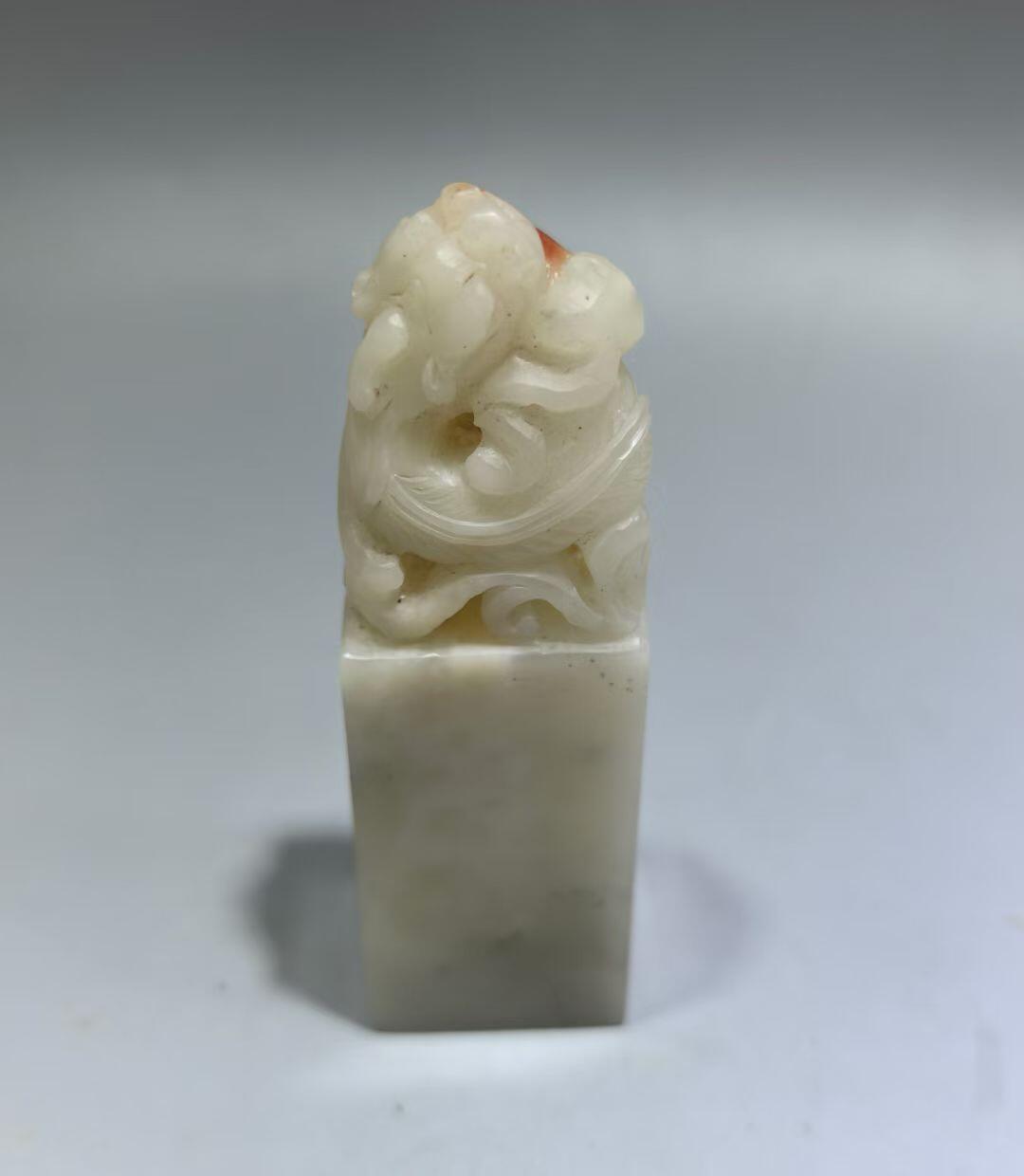 寿山石荔枝冻鸿运当头印章，精雕瑞兽，全品如图，尺寸:8*2.5*1.9cm