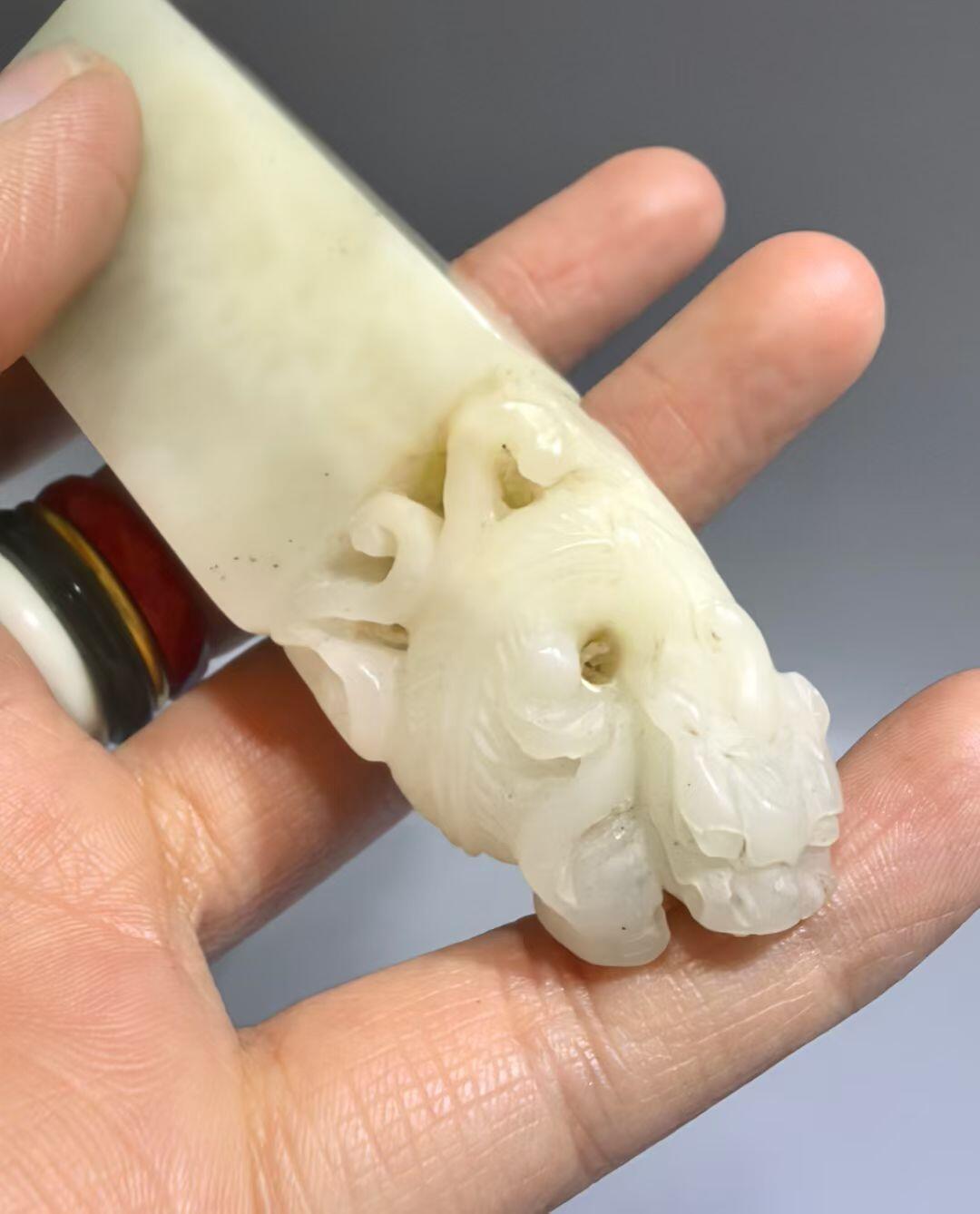 寿山石荔枝冻鸿运当头印章，精雕瑞兽，全品如图，尺寸:8*2.5*1.9cm