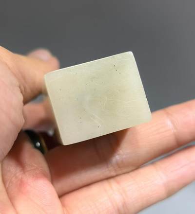 寿山石荔枝冻鸿运当头印章，精雕瑞兽，全品如图，尺寸:8*2.5*1.9cm