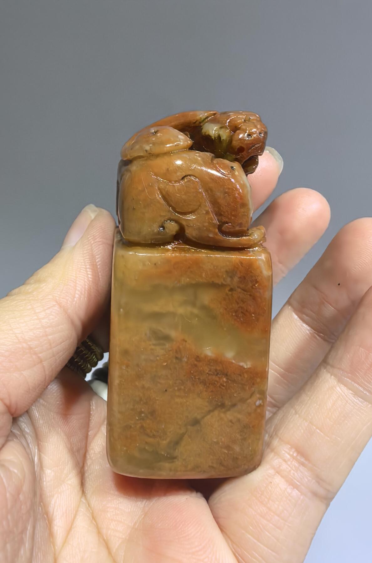 寿山石印章名家款，金城画家私印，全品如图，尺寸:6.1*2.8*2.6cm